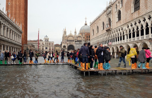 Ngắm nhìn một Venice vẫn vô cùng lãng mạn kể cả khi bị ngập gần thành bể bơi - Ảnh 2.