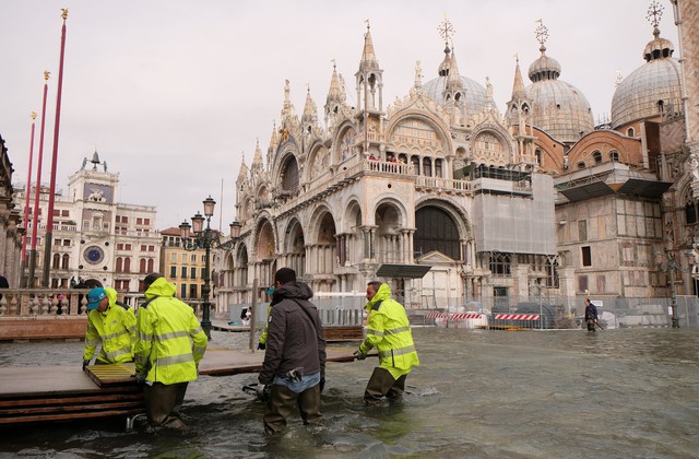 Ngắm nhìn một Venice vẫn vô cùng lãng mạn kể cả khi bị ngập gần thành bể bơi - Ảnh 3.