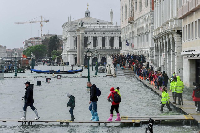 Ngắm nhìn một Venice vẫn vô cùng lãng mạn kể cả khi bị ngập gần thành bể bơi - Ảnh 4.