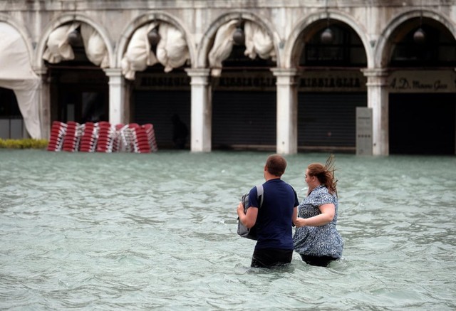 Ngắm nhìn một Venice vẫn vô cùng lãng mạn kể cả khi bị ngập gần thành bể bơi - Ảnh 9.