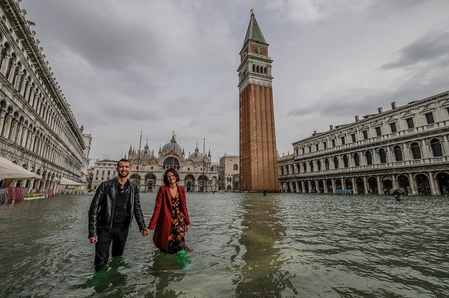 Ngắm nhìn một Venice vẫn vô cùng lãng mạn kể cả khi bị ngập gần thành bể bơi - Ảnh 10.