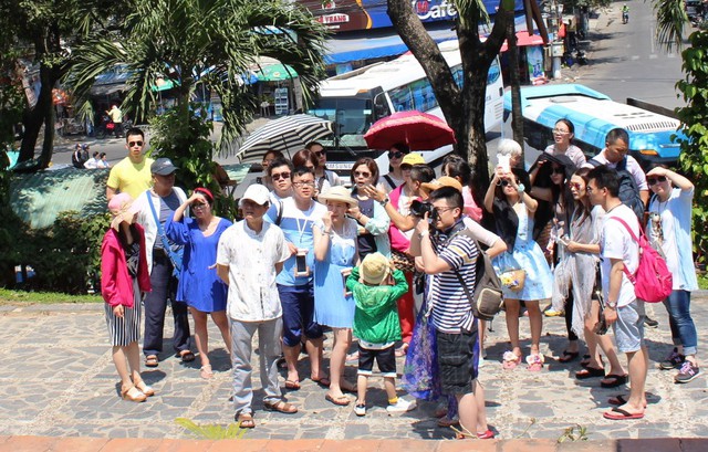 Hơn 1.4 triệu lượt khách Trung Quốc đến Nha Trang trong 10 tháng năm 2018 - Ảnh 1.