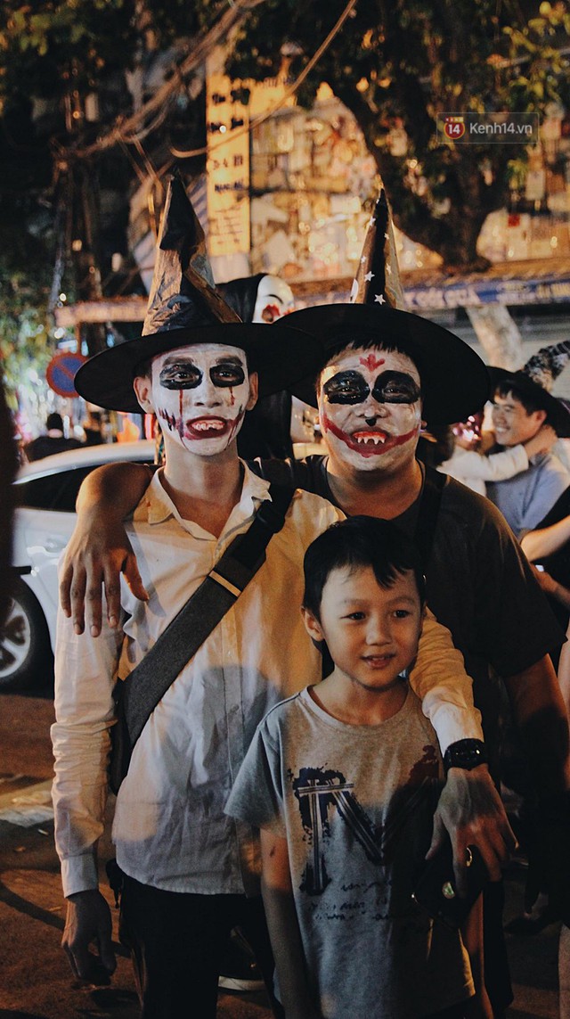 Hà Nội và Sài Gòn tràn ngập ma quỷ đêm Halloween: Từ cương thi, vô diện đến phù thủy tưng bừng xuống phố - Ảnh 10.