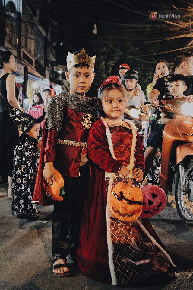 Hà Nội và Sài Gòn tràn ngập ma quỷ đêm Halloween: Từ cương thi, vô diện đến phù thủy tưng bừng xuống phố - Ảnh 19.