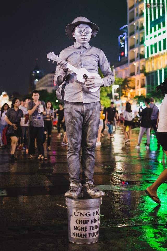 Hà Nội và Sài Gòn tràn ngập ma quỷ đêm Halloween: Từ cương thi, vô diện đến phù thủy tưng bừng xuống phố - Ảnh 25.