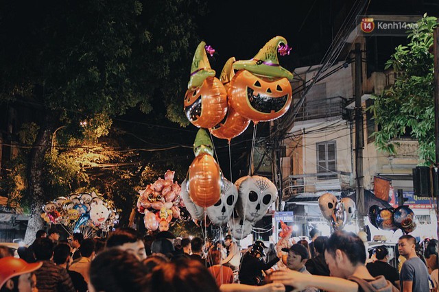 Hà Nội và Sài Gòn tràn ngập ma quỷ đêm Halloween: Từ cương thi, vô diện đến phù thủy tưng bừng xuống phố - Ảnh 5.