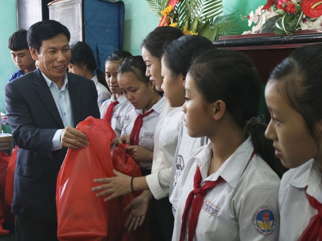 Bộ trưởng Nguyễn Ngọc Thiện dự Ngày hội Đại đoàn kết dân tộc ở phường Hương Sơ   - Ảnh 2.
