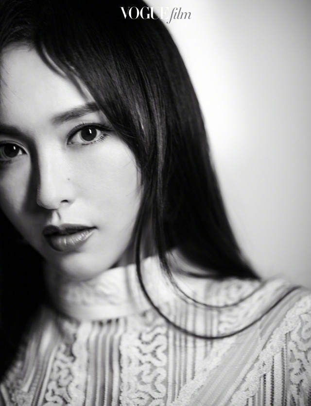 Ba thế hệ sao điện ảnh Trung Quốc trong bộ ảnh trắng đen của Vogue gọi tên ai? - Ảnh 6.