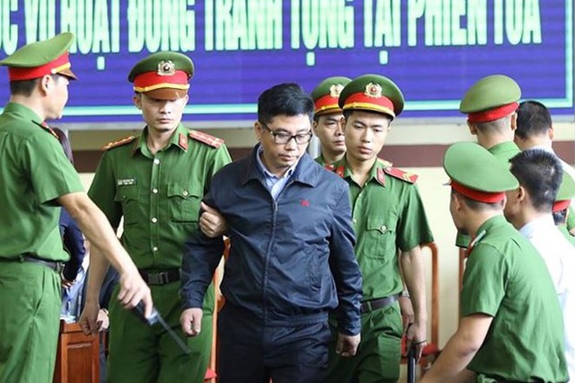 Nguyễn Văn Dương khai lại quả hậu hĩnh vì được tạo điều kiện cho việc đánh bạc trực tuyến - Ảnh 1.