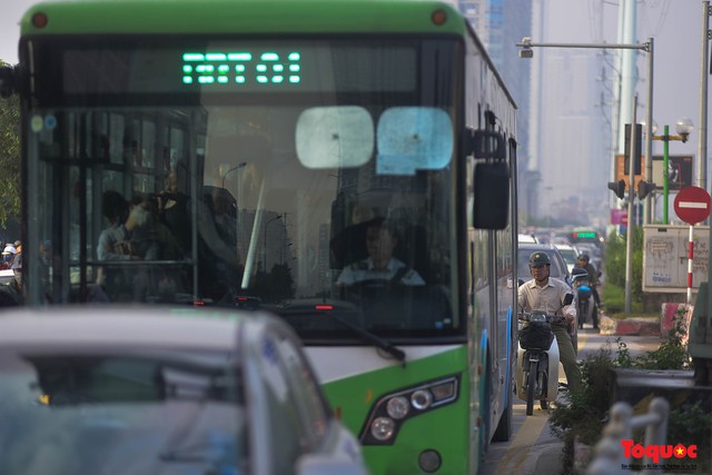 Bị tạt đầu, chiếm đường như cơm bữa, buýt nhanh BRT đã không còn như kỳ vọng - Ảnh 12.