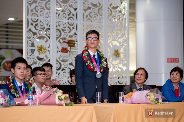 Việt Nam đại thắng Olympic Thiên văn học: BTC nghẹn lời trước lời giải xuất sắc hơn cả đáp án của thí sinh Hà Nội - Ảnh 5.