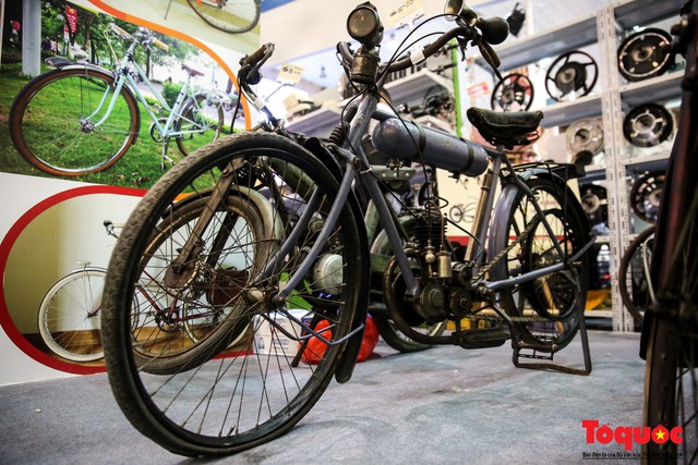 Chiêm ngưỡng chiếc xe đạp cổ 107 năm tuổi có giá 11.000 USD xuất hiện trong VietNam sport show 2018 tại Hà Nội - Ảnh 2.
