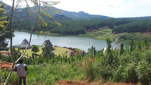 UBND tỉnh Lâm Đồng yêu cầu xử lý vi phạm tại Khu du lịch quốc gia hồ Tuyền Lâm - Ảnh 1.