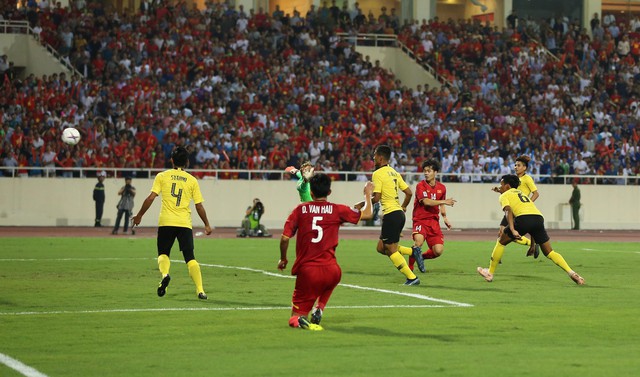 Việt Nam vs Malaysia: Thầy trò HLV Park Hang-seo giành chiến thắng trước đối thủ đáng gờm nhất bảng - Ảnh 7.