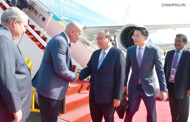 Thủ tướng bắt đầu chuyến tham dự tham dự Hội nghị cấp cao APEC lần thứ 26 - Ảnh 1.
