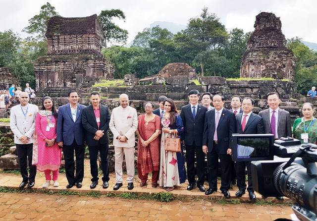 Tổng thống Ấn Độ cùng phu nhân thăm Khu Đền tháp Mỹ Sơn - Ảnh 8.