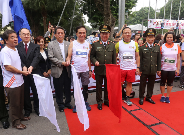 Hơn 1.000 “vận động viên” của Việt Nam – Nhật Bản tham dự Giải chạy tiếp sức Kizuna Ekiden 2018 - Ảnh 2.