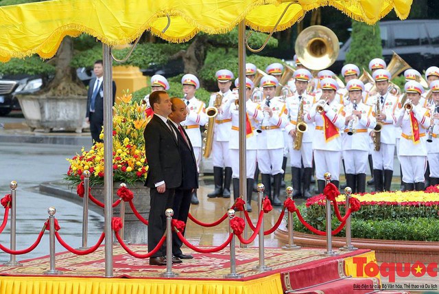 Thủ tướng Nguyễn Xuân Phúc chủ trì lễ đón trọng thể Thủ tướng Liên bang Nga D.A. Medvedev - Ảnh 2.