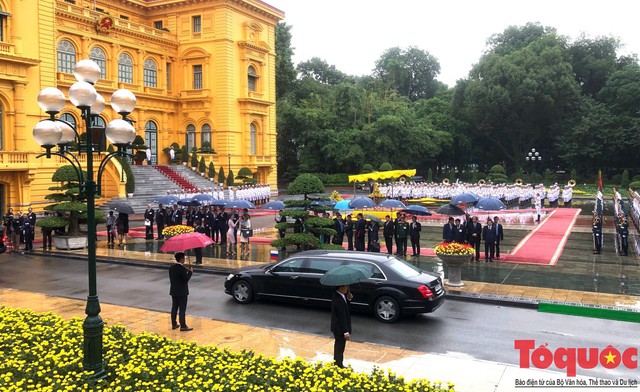 Thủ tướng Nguyễn Xuân Phúc chủ trì lễ đón trọng thể Thủ tướng Liên bang Nga D.A. Medvedev - Ảnh 1.