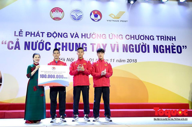 Từng thành viên Đội tuyển Bóng đá Quốc gia Việt Nam tự tay nhắn tin ủng hộ vì người nghèo - Ảnh 4.
