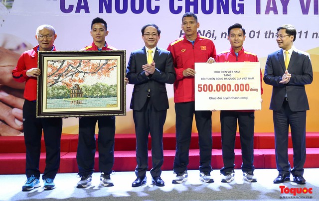 Hình ảnh từng thành viên Đội tuyển Bóng đá Việt Nam nhắn tin ủng hộ Vì người nghèo - Ảnh 16.