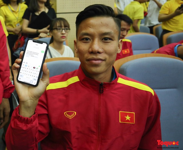 Hình ảnh từng thành viên Đội tuyển Bóng đá Việt Nam nhắn tin ủng hộ Vì người nghèo - Ảnh 10.