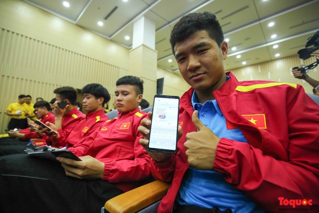 Hình ảnh từng thành viên Đội tuyển Bóng đá Việt Nam nhắn tin ủng hộ Vì người nghèo - Ảnh 8.