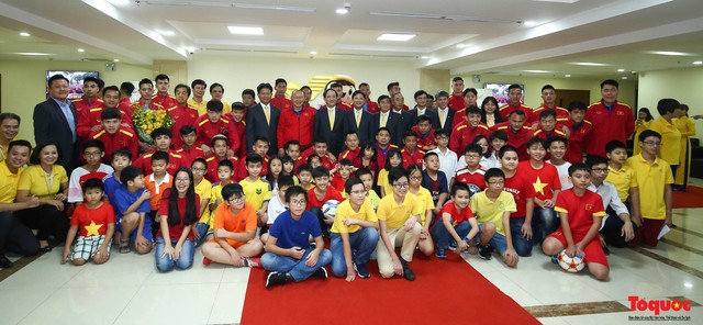 Hình ảnh từng thành viên Đội tuyển Bóng đá Việt Nam nhắn tin ủng hộ Vì người nghèo - Ảnh 15.