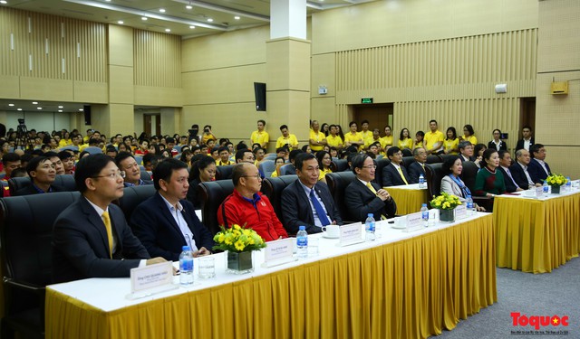 Hình ảnh từng thành viên Đội tuyển Bóng đá Việt Nam nhắn tin ủng hộ Vì người nghèo - Ảnh 2.