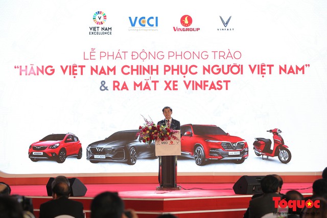 Thủ tướng Nguyễn Xuân Phúc dự lễ phát động phong trào “Hàng Việt Nam chinh phục người Việt Nam” và ra mắt xe VinFast - Ảnh 3.