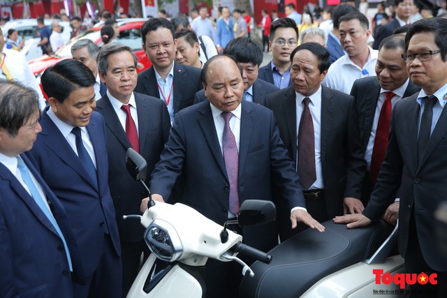 Thủ tướng Nguyễn Xuân Phúc dự lễ phát động phong trào “Hàng Việt Nam chinh phục người Việt Nam” và ra mắt xe VinFast - Ảnh 7.