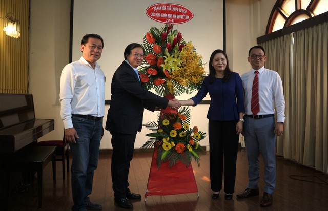 Thứ trưởng Trịnh Thị Thủy thăm và chúc mừng cơ sở đào tạo trực thuộc Bộ VHTTDL ở phía Nam - Ảnh 2.
