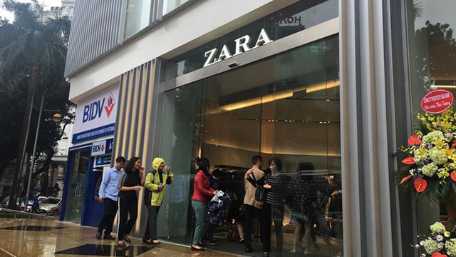 Mỗi ngày hãng thời trang  Zara hốt bạc tỷ từ thị trường Việt Nam - Ảnh 1.