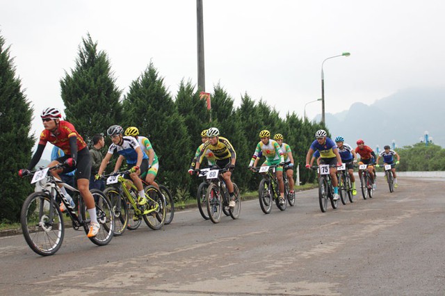 Xe đạp địa hình: Chủ nhà Hòa Bình chứng tỏ một ngày thi đấu thành công - Ảnh 1.