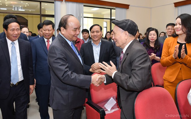 Thủ tướng Nguyễn Xuân Phúc tiếp xúc cử tri quận Lê Chân (Hải Phòng) - Ảnh 1.