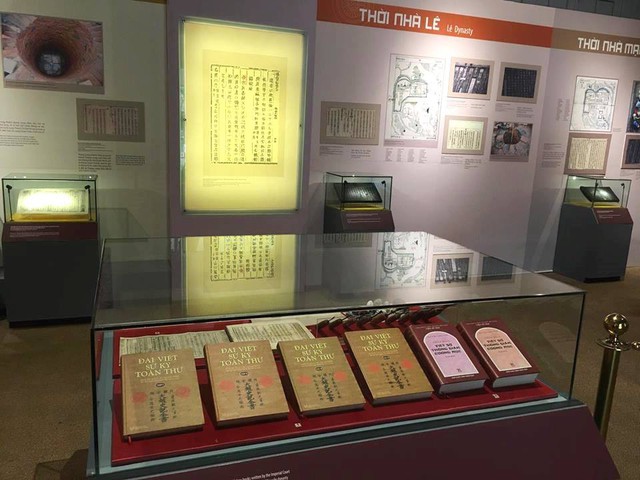 Khai mạc triển lãm “Hoàng thành Thăng Long qua Mộc bản triều Nguyễn – Di sản tư liệu thế giới” - Ảnh 3.