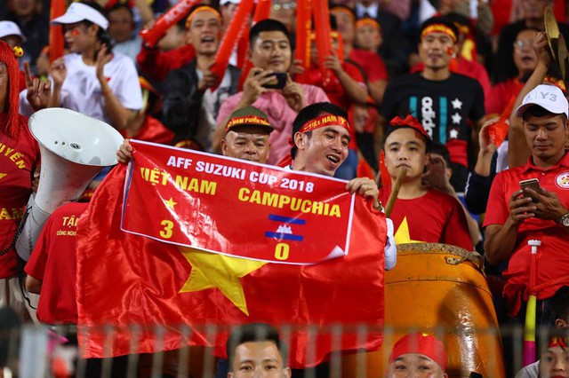 Trực tiếp Việt Nam vs Campuchia: Đội tuyển Việt Nam  giành ngôi đầu bảng A, bước vào bán kết AFF Cup 2018 - Ảnh 27.