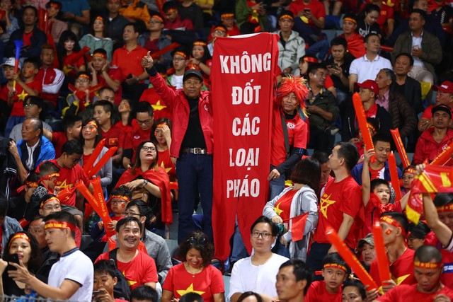 Trực tiếp Việt Nam vs Campuchia: Đội tuyển Việt Nam  giành ngôi đầu bảng A, bước vào bán kết AFF Cup 2018 - Ảnh 24.