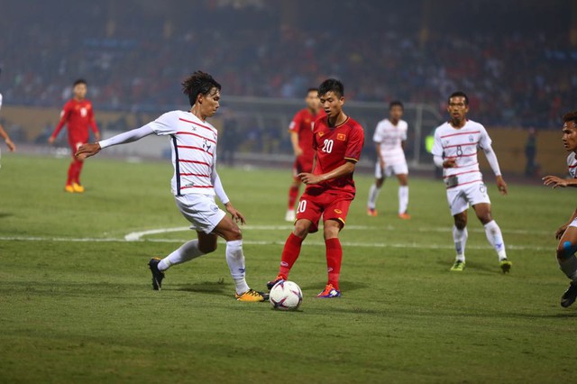 Trực tiếp Việt Nam vs Campuchia: Đội tuyển Việt Nam  giành ngôi đầu bảng A, bước vào bán kết AFF Cup 2018 - Ảnh 2.