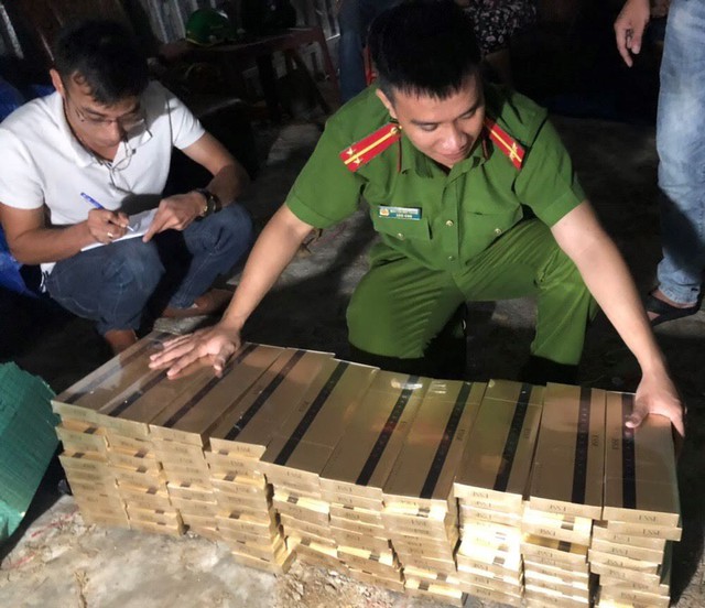 6.500 gói thuốc lá ESSE bị phát hiện ở Đà Nẵng - Ảnh 2.