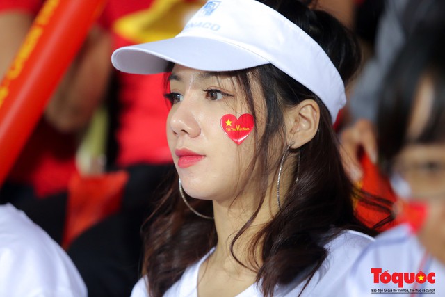 Lộ diện hội bạn gái cầu thủ đội tuyển Việt Nam  - Ảnh 10.