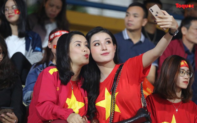 Lộ diện hội bạn gái cầu thủ đội tuyển Việt Nam  - Ảnh 5.