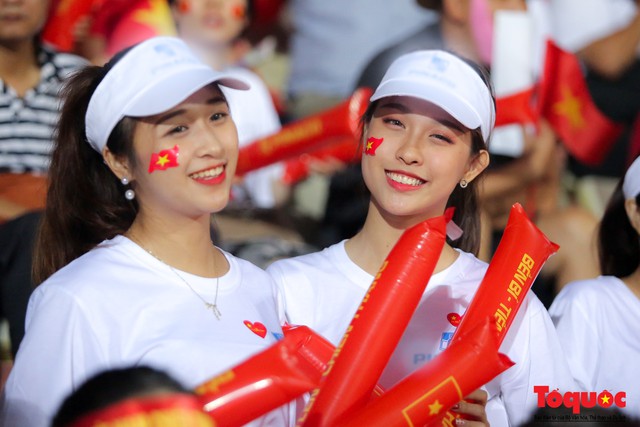 Lộ diện hội bạn gái cầu thủ đội tuyển Việt Nam  - Ảnh 9.