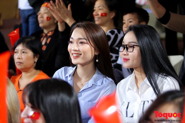 Lộ diện hội bạn gái cầu thủ đội tuyển Việt Nam  - Ảnh 1.