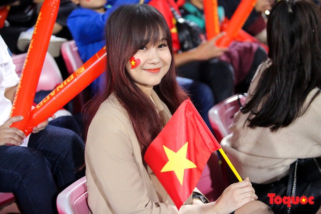 Lộ diện hội bạn gái cầu thủ đội tuyển Việt Nam  - Ảnh 8.