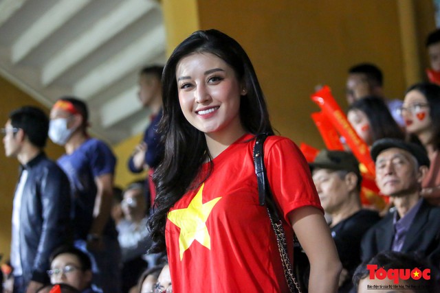 Lộ diện hội bạn gái cầu thủ đội tuyển Việt Nam  - Ảnh 4.