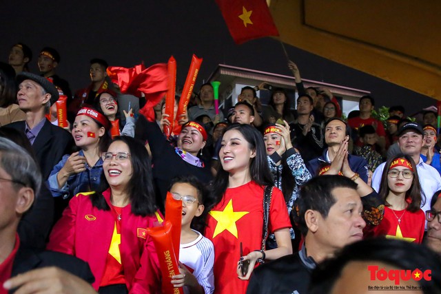 Lộ diện hội bạn gái cầu thủ đội tuyển Việt Nam  - Ảnh 6.
