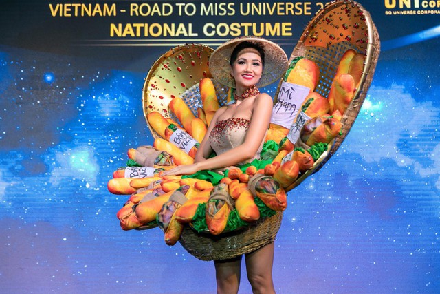 Vì tuổi thơ nghèo khó, không đủ ăn nên Hoa hậu HHen Niê mới thực hiện trang phục bằng bánh mì? - Ảnh 1.