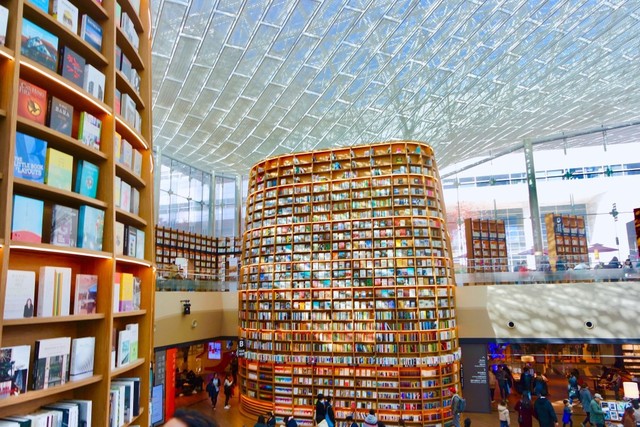 Hàn Quốc: Thư viện khổng lồ Starfield - điểm “sống ảo” của các tín đồ du lịch - Ảnh 4.