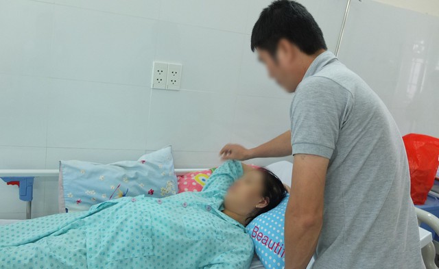 Thai phụ 40 tuổi suýt mất 2 con khi đau bụng quằn quại nhưng nghĩ là thai kỳ - Ảnh 1.